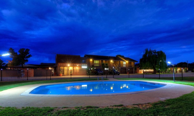 Corowa Hotel | Motel Meneres