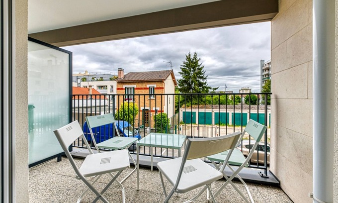 Bondy Apartment | Moulin à Vent A14 - Appt pour 4 avec balcon