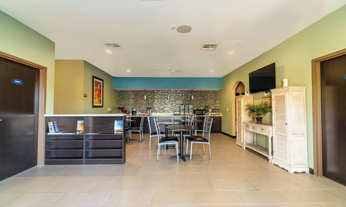 Moulton Hotel | Moulton Inn & Suites By OYO Near Shiner TX