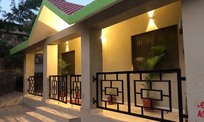 Abu Road Villa | Mount Abu's Premier 5-Bed Villa: Luxury Meets Nature's Serenity!