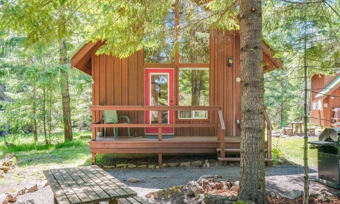 Trout Lake Cabin | Mount Adams Cozy Cabin Retreat