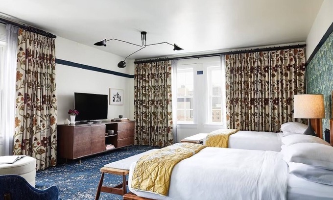 Mount Vernon Hotel | Mount Vernon Gem: Boutique Rooms & Rooftop Views - Heart of Baltimore