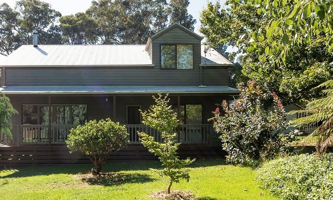 Marysville House | MOUNTAIN ASH LODGE set amongst the trees