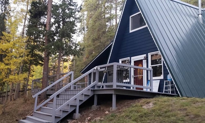 Evergreen Cabin | Mountain Bliss is a quiet mountain retreat, sleeps 7, hot tub, pet friendly