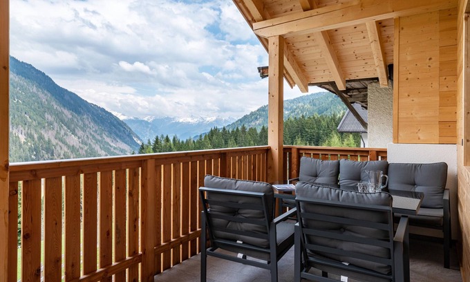 Racines Apartment | Mountain Chalet "Blosegghof Himmelblick" with Mountain View & New Whirlpool