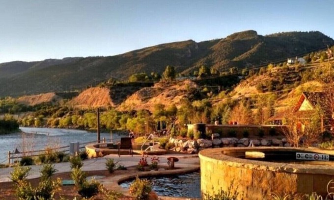 Glenwood Springs House | Mountain Classic NEW *Arcade/Air Hockey* 5 Suites!