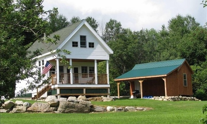Upton Cottage | Mountain Cottage - Lake and Mountain Views!