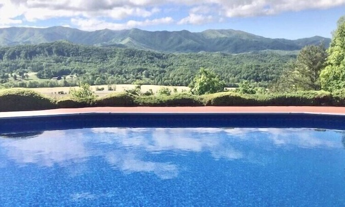 Andrews House | Mountain Dream Home with Breathtaking View, Swimming Pool and Hot Tub