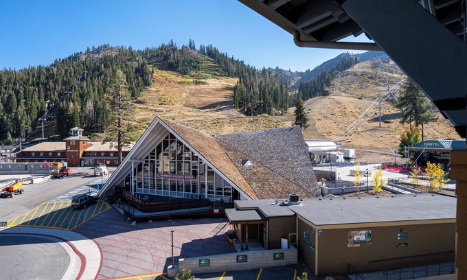 Olympic Valley Condo | Mountain Facing Ski-In/Ski-Out Top Floor 1 Bedroom Condo