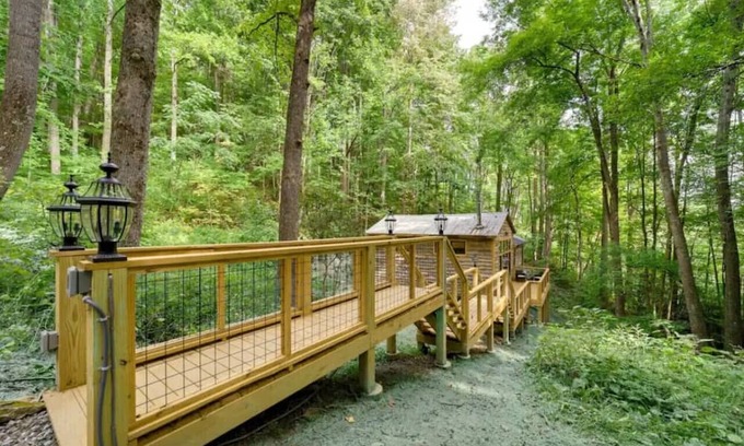 Hot Springs Cabin | Mountain Getaway Cozy Cabin Modern Retreat to Unwind AWD or 4WD recommended