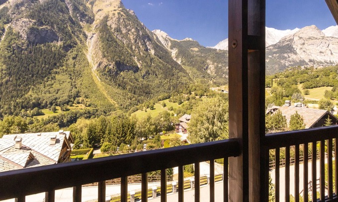 Pallusieux Apartment | MOUNTAIN HOLIDAYS Roomy & Comfy Panoramic Apt x5