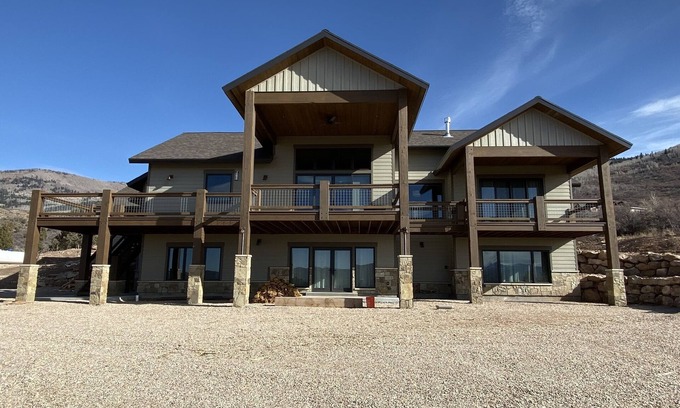 Kamas Apartment | Mountain Home (basement apartment) - stunning views, hot tub!