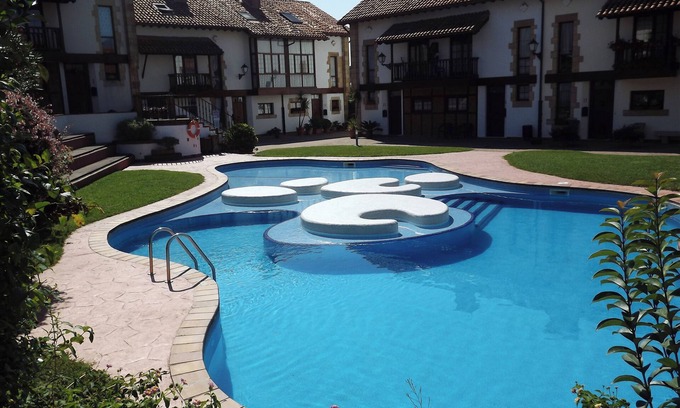 Somo Ski Chalet | Mountain house with pool, garden with BBQ and surf beach in Somo 5 min