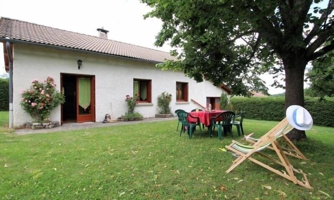 Araules Cottage | Mountain Lodge with Fireplace - 4 Bedrooms, Pet Friendly