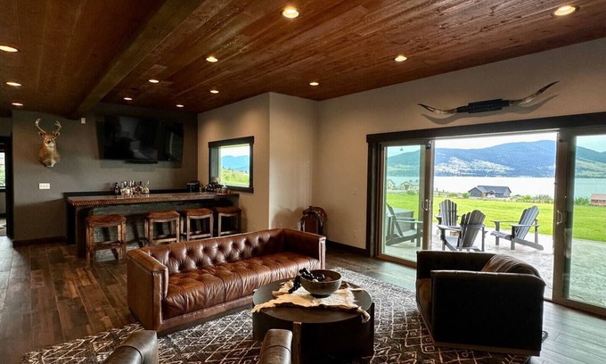 Northwest Montana - Glacier National Park House | Mountain Modern Family 6-Acre Luxury Home & Guest Cabin w/Lake View & Nearby Lake Access