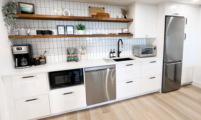 Lynn Valley Apartment | Mountain Serenity w/City Views!