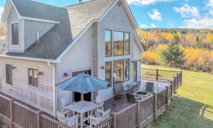 Greenwood Cabin | Mountain & Sunset Views. Maine Foliage Retreat