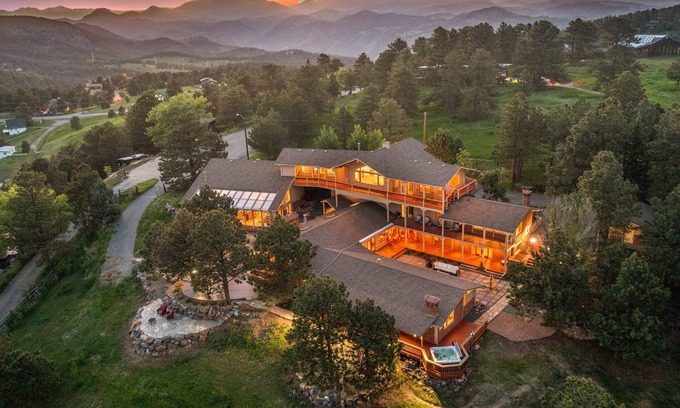 Golden House | Mountain Top Luxury Red Rocks Hot tub Sauna Views