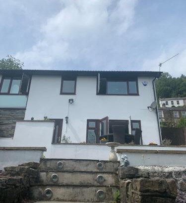 Nantgarw House | Mountain View - 3 Bedroom home