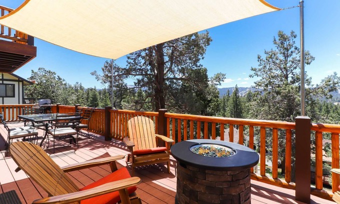 Whispering Forest Cabin | Mountain View Escape by Destination Big Bear : Relaxing Views of the Snow Summit & Bear Mtn! Pool Table! WiFi & Streaming TV!