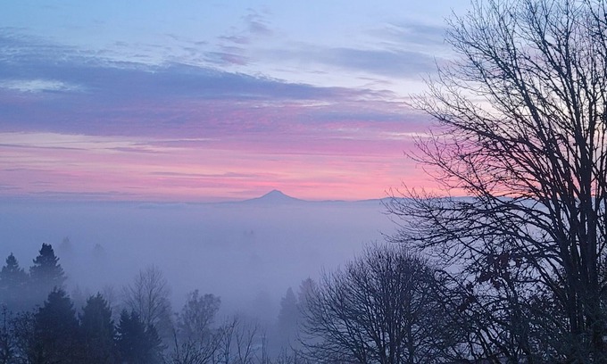 West Salem House | Mountain View Memories in the middle of Willamette and Yamhill Wine Country