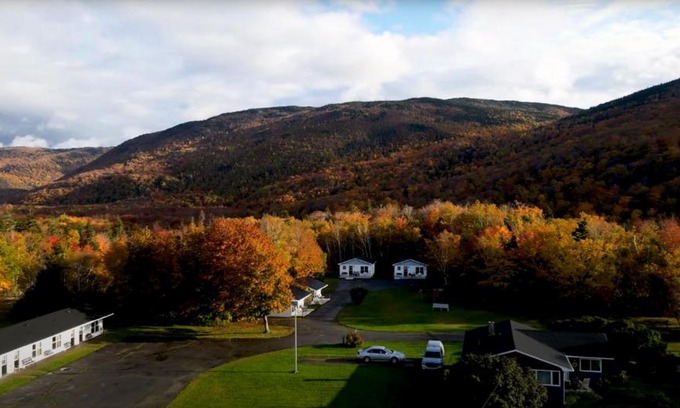 Pleasant Bay Resort | Mountain View Motel & Cottages