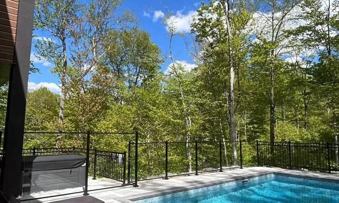 La Conception Ski Chalet | Mountain View Retreat with Private Hot Tub & Pool