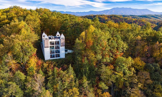 Caton Apartment | Mountain Views at Dolly's Castle Unit 1