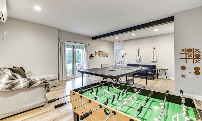 Sandgate Apartment | Mountain Views & Fire Pit: Sandgate Getaway