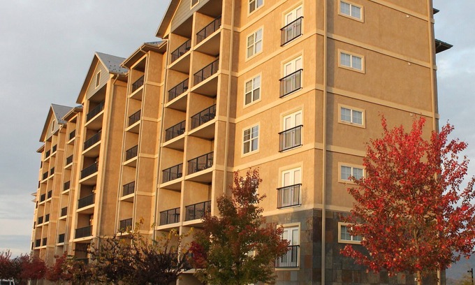 Pigeon Forge Condo | Mountain Views of the Parkway in Pigeon Forge!