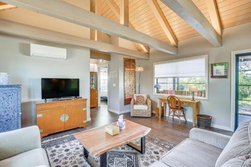 Thurston House | Mountain Views Peaceful Eugene Country Cottage!