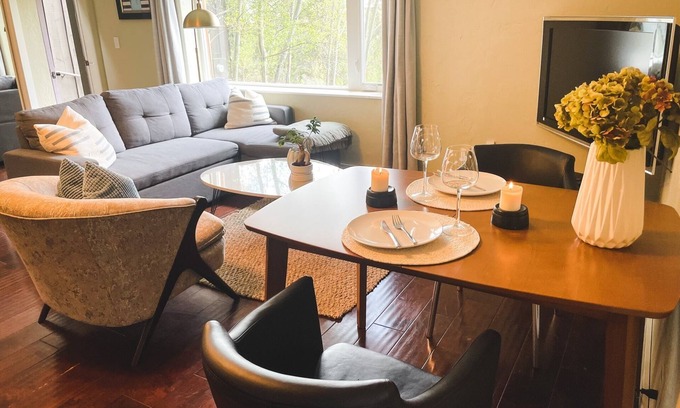 Weisshorn Apartment | Mountain VIEWS, WALK to Town, Modern