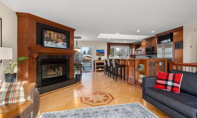 Northwest Calgary House | Mountains, river, parks, close to downtown. 5 Bedrooms, 3 Full bathrooms.