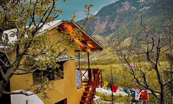 Bashisht House | Mountainside Bliss: Find Peace and Comfort at Our Mud House in Manali