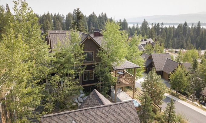 Tamarack Resort House | Mountainside Townhome, private Hot Tub, Pet Friendly