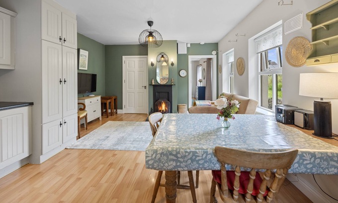 Mountshannon Cottage | Mountshannon: Cottage with Massage Treatments at Mountshannon in East Clare