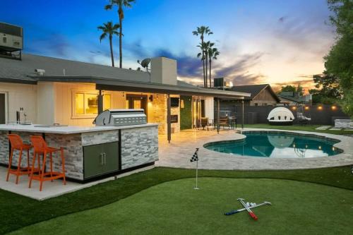 Sunburst Estates House | Movie Theater Heated Pool PuttPutt PoolTable Games