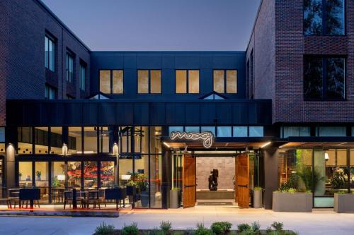 University Hill Hotel | Moxy Boulder University