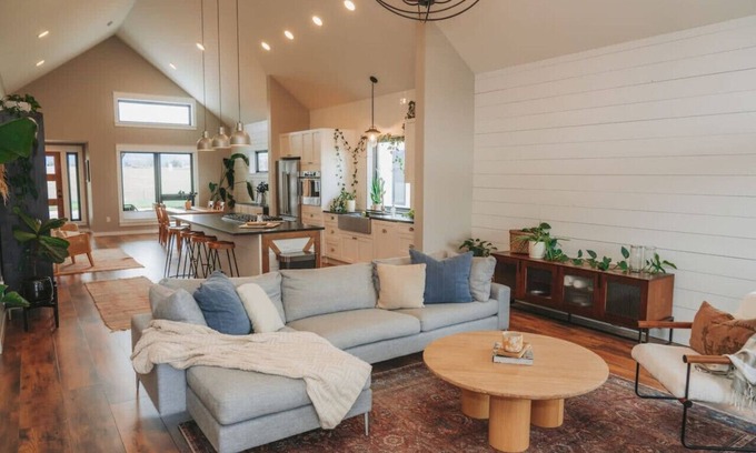 Bozeman House | MSU Access Friendly Fully Loaded Bohemian Design