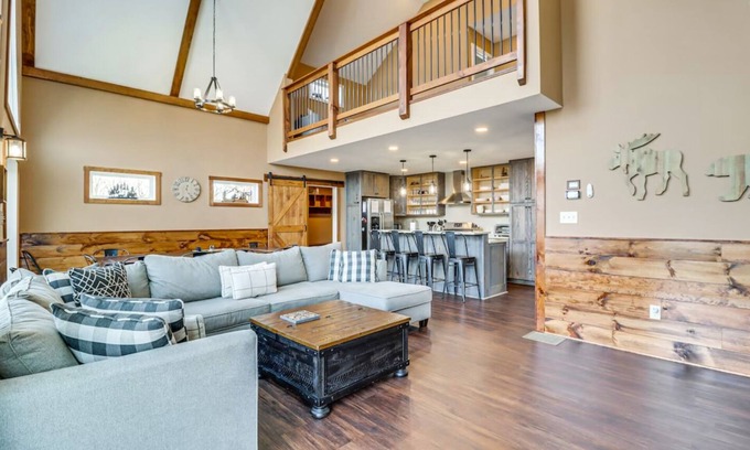 Sybertsville Ski Chalet | Mt. Top Rustic Chalet in Eagle Rock Resort.