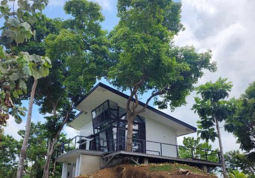 Maasin City House | Muddy South Mountain Retreat