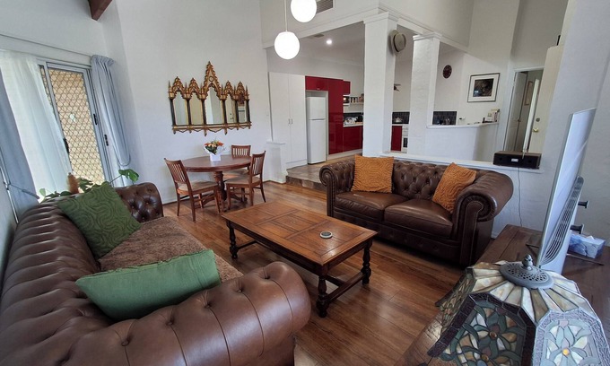 Mullaloo House | Mullaloo Retreat - located close to one of the finest Perth Beaches