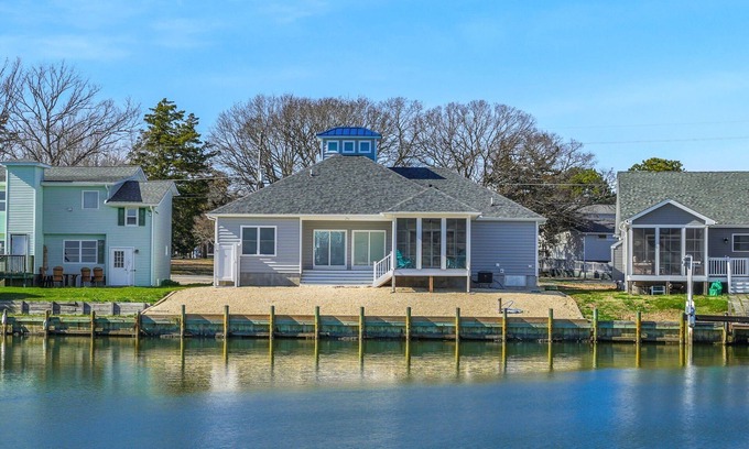 Greenbackville House | Mulligan Home - Waterfront w/boat dock & community pools!