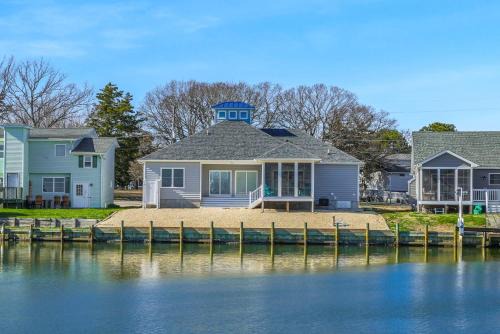 Greenbackville House | Mulligan Home - Waterfront, boat dock & community pools!