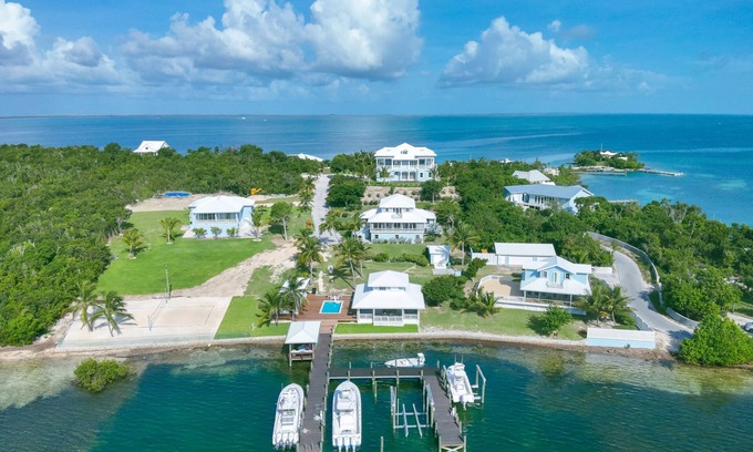 Green Turtle Cay House | Multi-family compound w dockage & private pool