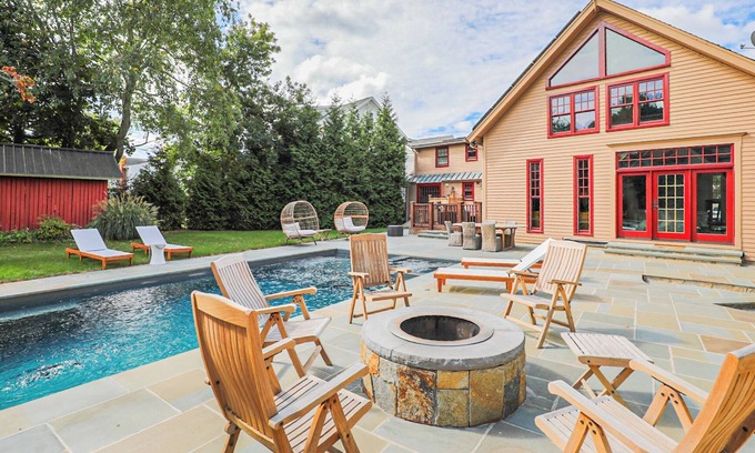 Fairfield House | Multi Family Saltwater Pool Retreat - 6 bedroom chateau in Fairfield nature!