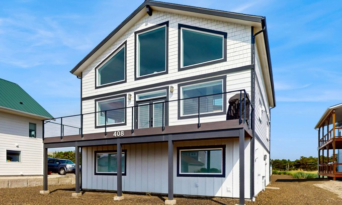 Westport House | Multi-level home w/beautiful ocean & sunset view, close to State parks & beach