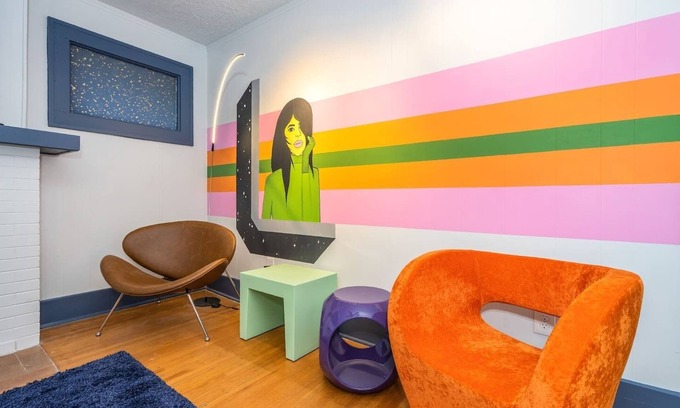 Central Oklahoma City Apartment | Mural studio-near Plaza District
