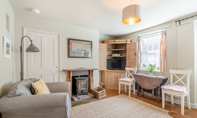 Holt House | Muriel Cottage - One Bedroom House, Sleeps 2