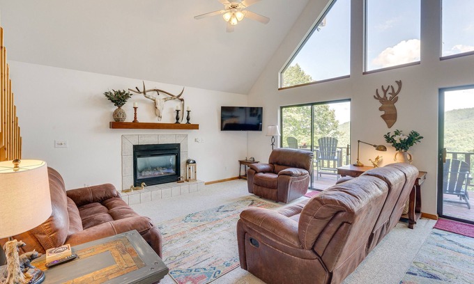 Upper Peachtree Cabin | Murphy Cabin w/Deck & Sweeping Mountain Views!